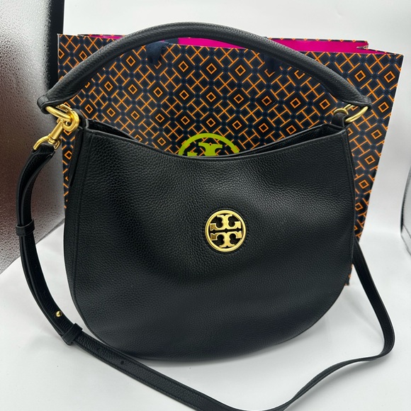 Tory Burch Handbags - Tory Burch Carson Hobo Crossbody Bag Black Pebbled Leather Gold Logo Very EUC